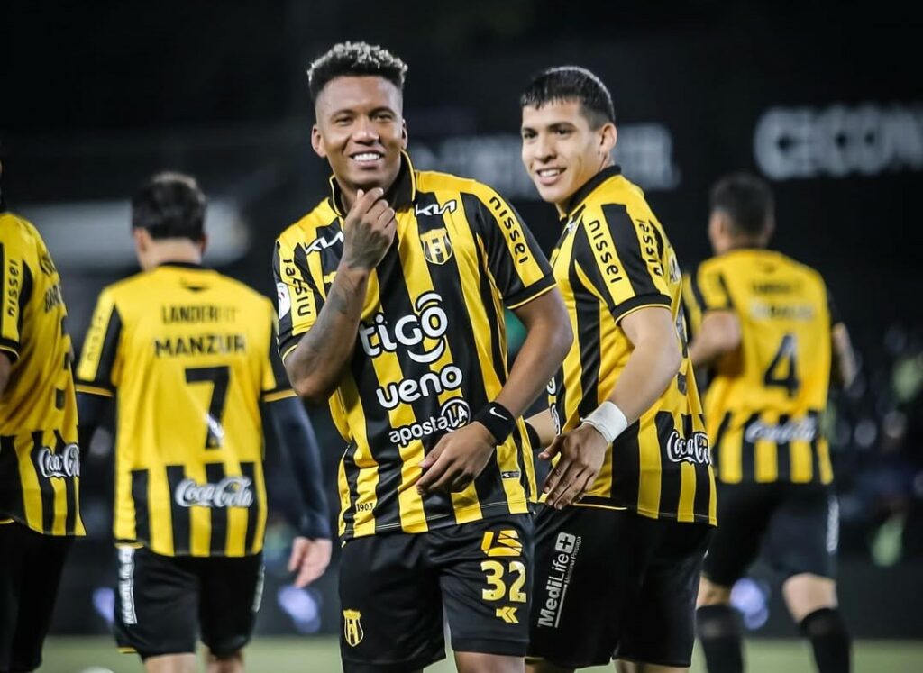 Jhon Jairo Sánchez lidera con doblete la goleada de Guaraní ante Libertad