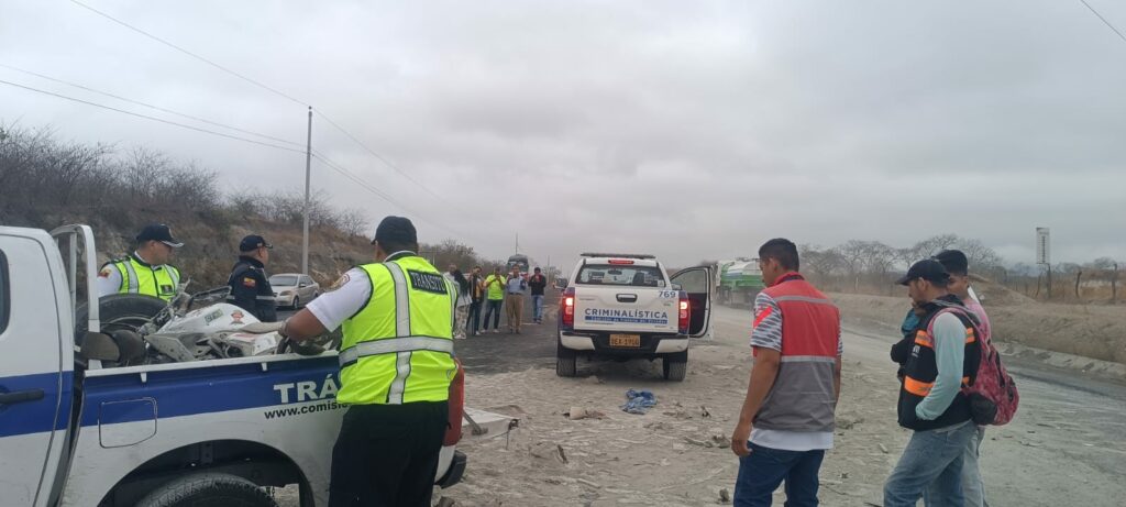 Manabí fatal accidente de tránsito en la vía Colisa-Montecristi cobra la vida de un motociclista