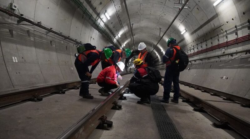 Metro de Quito mantiene operativos sus 13 sistemas pese a contratos pendientes de mantenimiento
