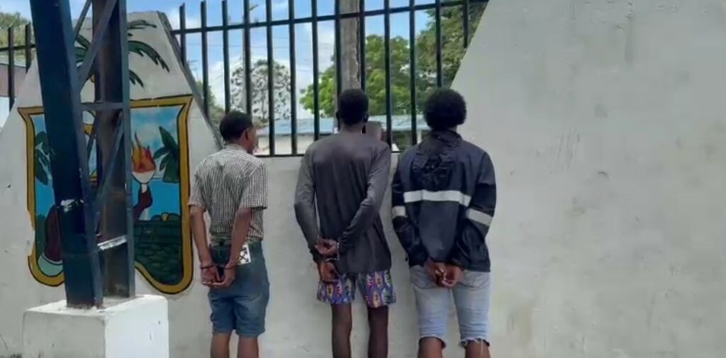Policía detiene a presuntos implicados en crimen en Esmeraldas