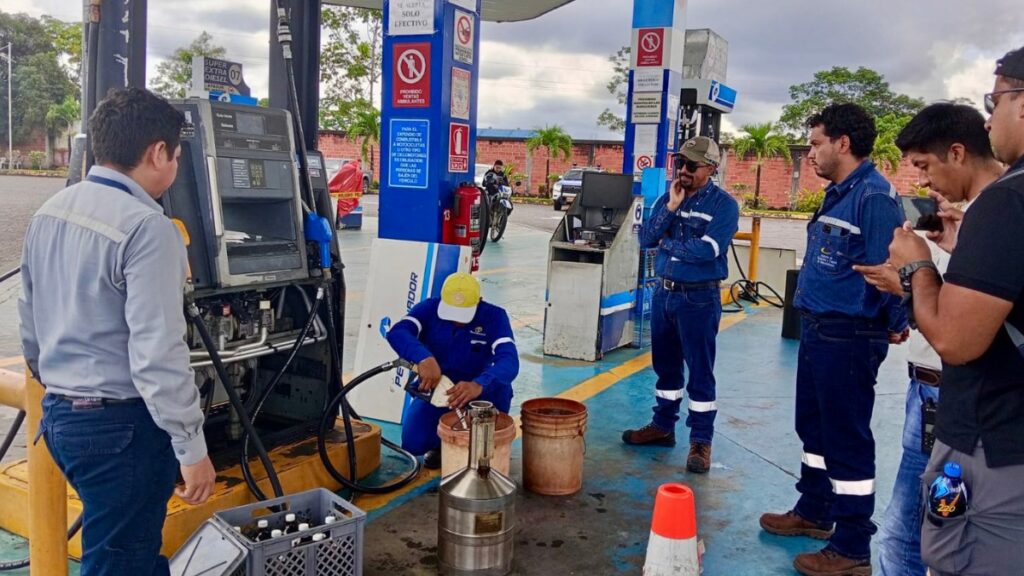 Precios de la gasolina en Ecuador tienen variaciones desde este 12 de agosto, hay ajustes en Extra, Ecopaís y Súper. (Arch)