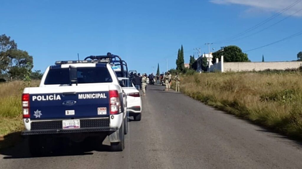 Seis cabezas humanas halladas en carretera Puebla-Tlaxcala y otro cráneo en Colima, según autoridades mexicanas.
