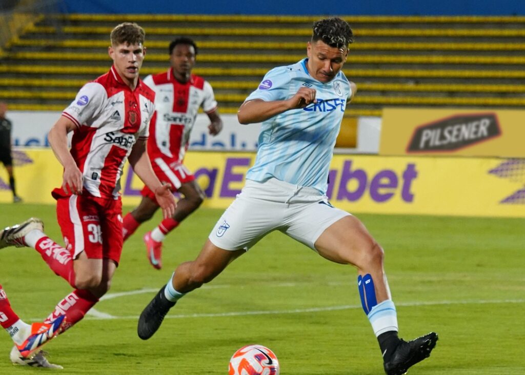 Universidad Católica se impuso 2-0 a Técnico Universitario este domingo en el estadio Olímpico Atahualpa, cerrando la jornada dominical de la Liga Ecuabet 2025