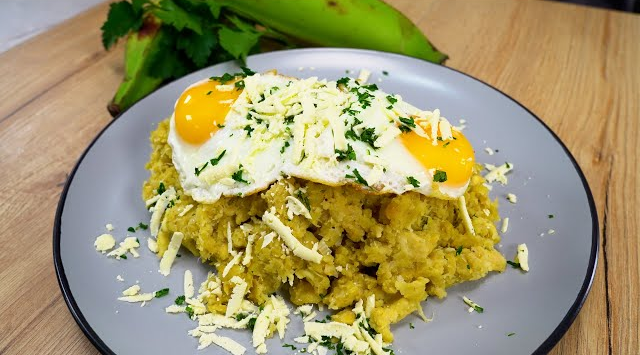 Preferencias de desayuno en Ecuador: el bolón de verde lidera, pero no está solo