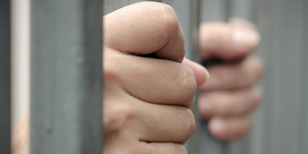 Hermanos abusaron de una niña con discapacidad y pasarán 13 años en prisión