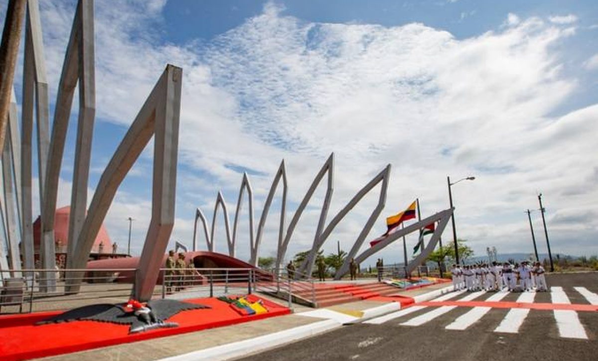 Ciudad Alfaro mantiene su afluencia turística en Montecristi, pero enfrenta deterioro estructural. La Universidad Eloy Alfaro asumirá su restauración.