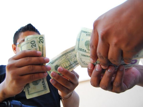 20161215040000_roban-dinero-de-un-banco-comunal