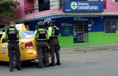 20210314125351_un-taxi-y-un-automa-vil-chocan-en-l