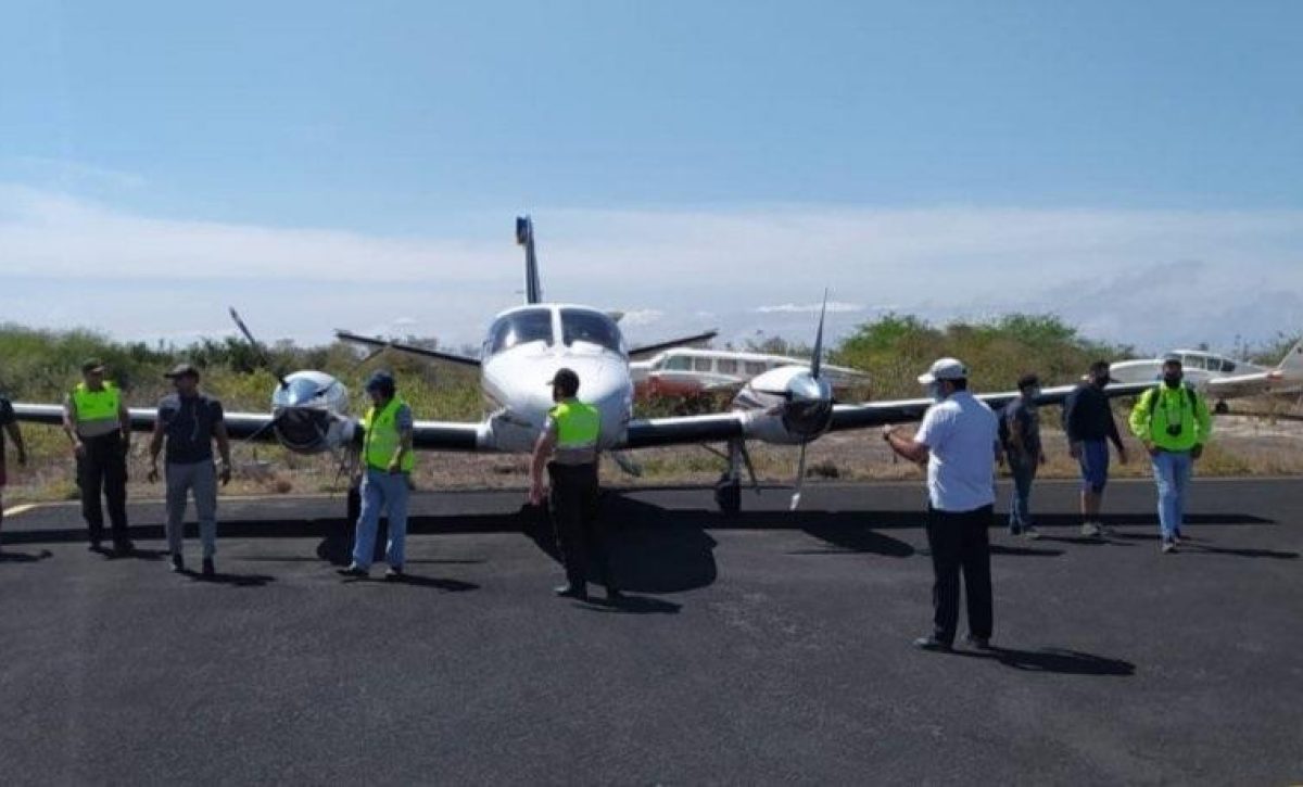 20210323083646_en-gala-pagos-roban-una-avioneta-de