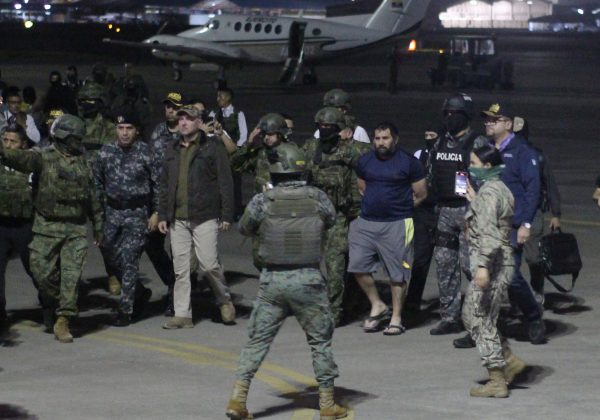‘Fito’, líder de Los Choneros, fue arrestado en Manta tras intensa operación policial y militar