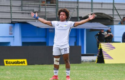 Erik Mendoza, autor de uno de los goles de Delfín.