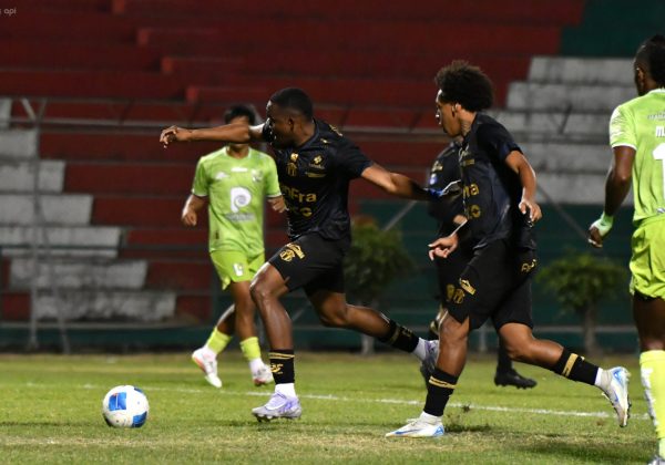 Liga de Portoviejo recibió a Macará por la Copa Ecuador en el estadio Reales Tamarindos