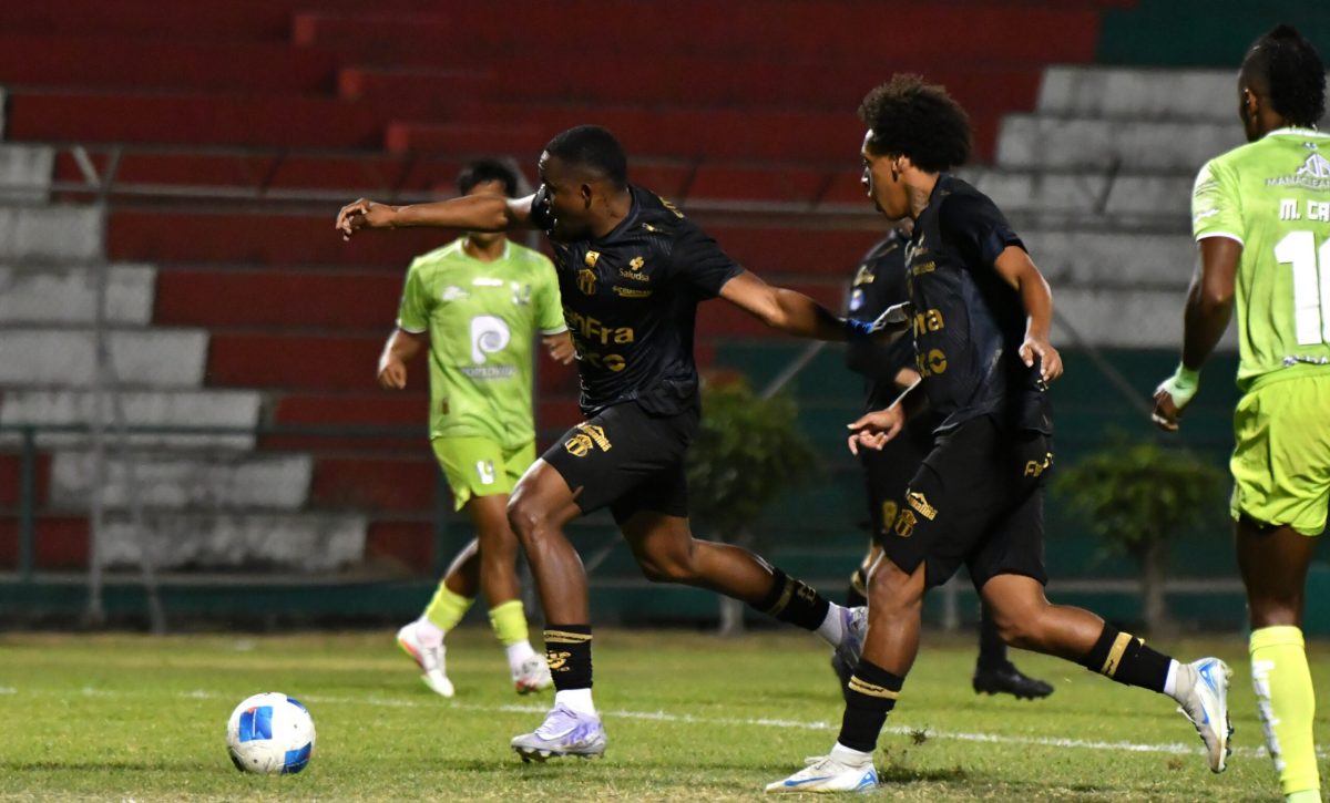 Liga de Portoviejo recibió a Macará por la Copa Ecuador en el estadio Reales Tamarindos
