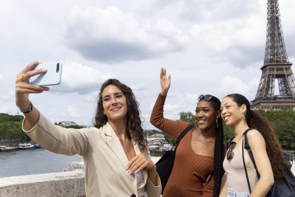 300 vacantes para jóvenes ecuatorianos en el Programa de Vacaciones por Trabajo en Francia