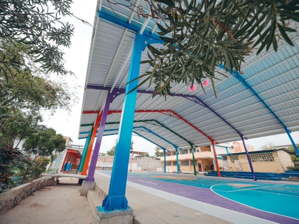 Avanza la construcción de cubiertas escolares