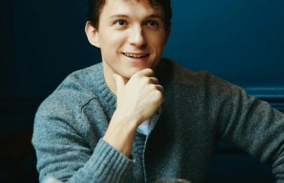 Tom Holland sueña con James Bond entre risas, cocina y recuerdos familiares