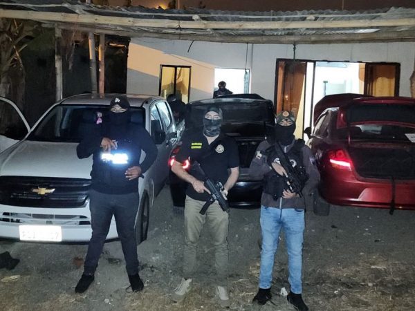 En los tres carros incautados por la Policia se halló evidencias de un asesinato.