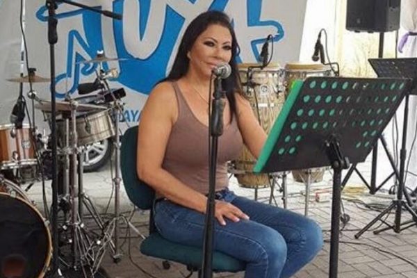 Jazmín-la-tumbadora-revela-por-que-cambio-los-tacones-por-tenis-en-el-escenario