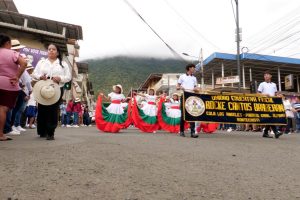 Estudiantes recorrieron calles de Montecristi