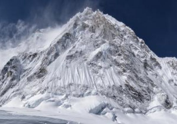 Dos alpinistas mueren por agotamiento y mal de altura en el Everest
