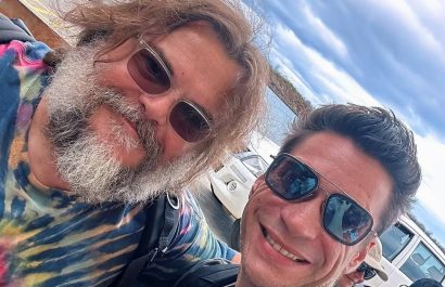 Encuentro inesperado en las Islas Galápagos: El actor ecuatoriano Marcelo Varas se fotografía con Jack Black