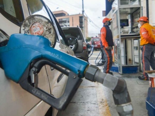 A partir de las 00h00 de este lunes 12 de mayo de 2025, los precios de las gasolinas extra, ecopaís y súper en Ecuador disminuirán.