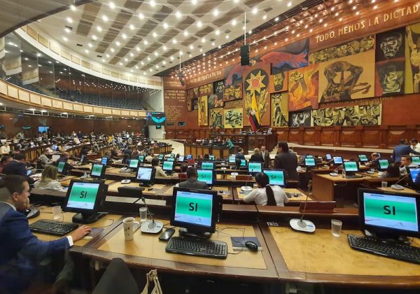A partir del domingo 1 de junio de 2025, los legisladores ecuatorianos estarán sujetos a recibir multas económicas.