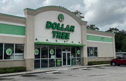 Una tienda Dollar Tree en Fort Lauderdale (Florida), punto de encuentro accesible donde migrantes ecuatorianos pueden hacer compras esenciales con precios bajos. (Kike Perdomo)