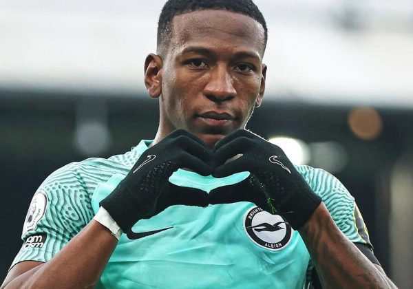 AC Milan inicia contactos con Brighton por el fichaje de Pervis Estupiñán