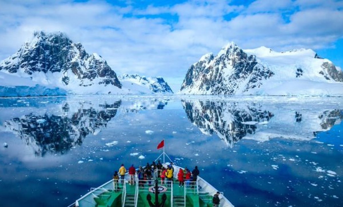 Por primera vez en años, la Antártida ha ganado masa de hielo, sorprendiendo a la comunidad científica y planteando nuevas preguntas sobre el cambio climático.