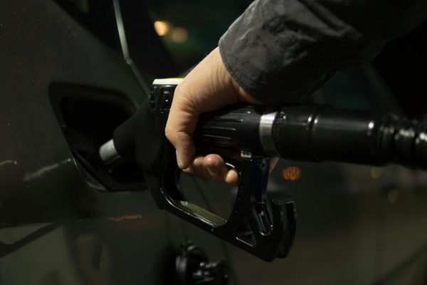 Abastecimiento de gasolina Extra en Ecuador permanece estable, asegura Petroecuador