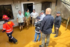 Al menos ocho muertos y cinco heridos en deslizamiento de tierra en las afueras de Medellín, Colombia