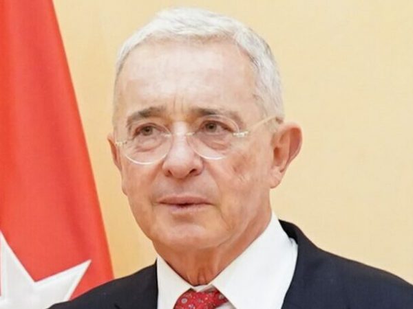 Álvaro Uribe reapareció tras su liberación
