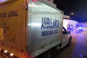 La víctima fue atacada por un problema de drogas.