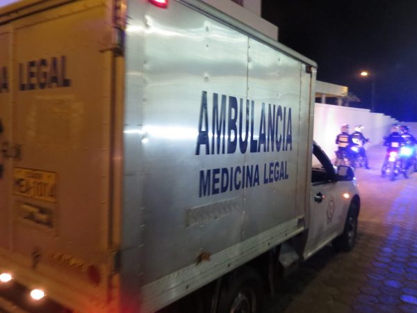 La víctima fue atacada por un problema de drogas.