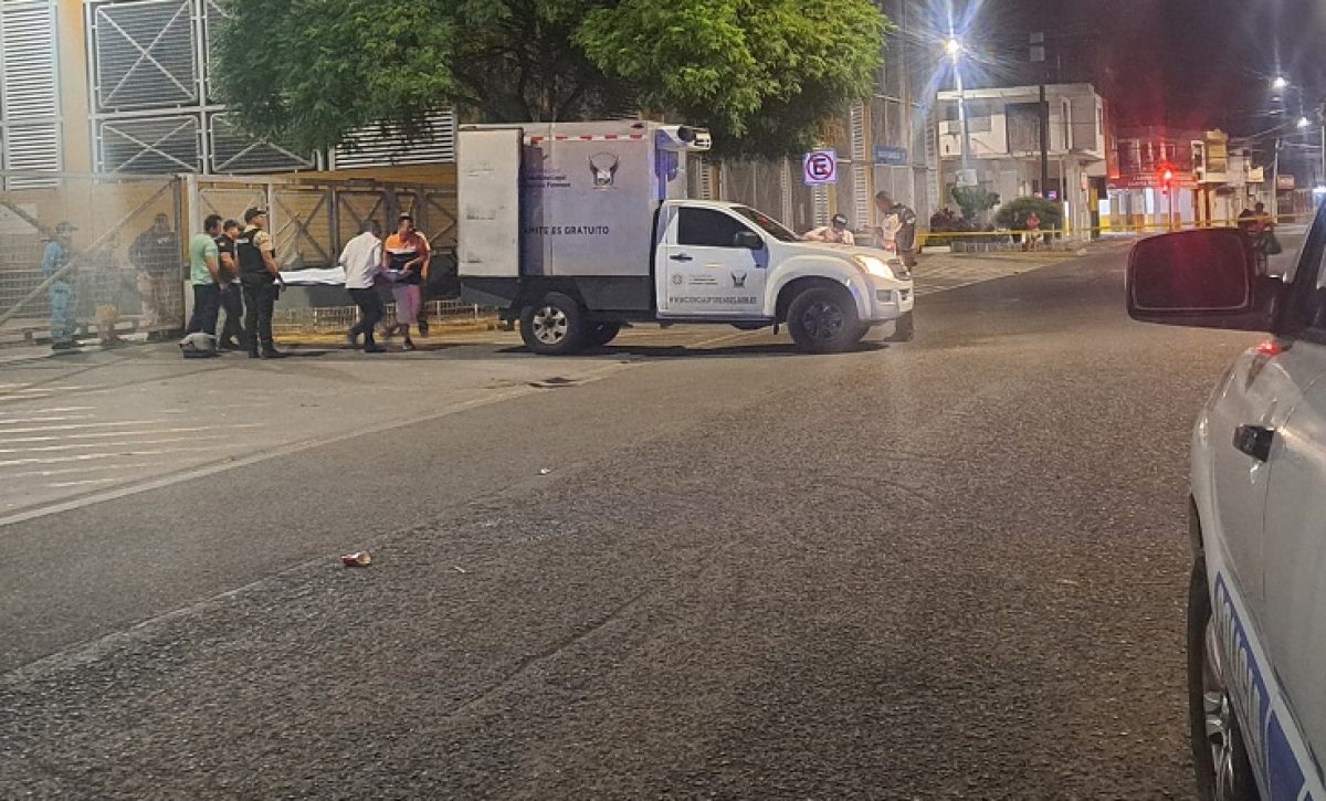 Andrés Intriago Vera, de 28 años, fue asesinado a balazos frente al colegio Olga Vallejo, ubicado en pleno centro de Portoviejo.