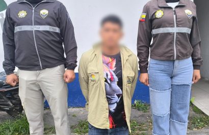 Aprehenden a ciudadano por vehículo robado en la cooperativa Santa Martha de Santo Domingo