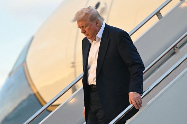 Arabia Saudita, EAU y Qatar negocian acuerdos bilaterales con Trump en su visita oficial.