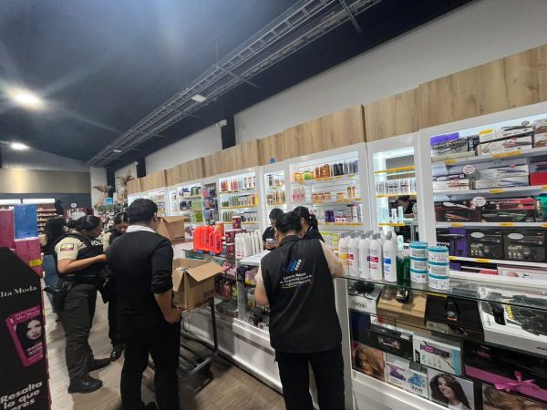 Arcsa decomisa cosméticos sin notificación sanitaria en Santo Domingo