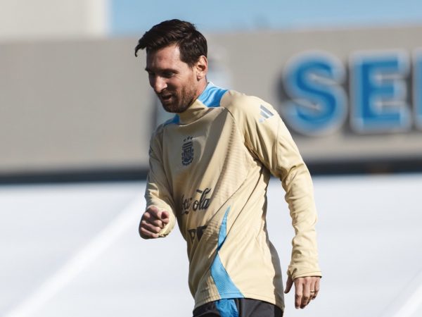 Argentina ya se entrena con Messi para los duelos ante Chile y Colombia