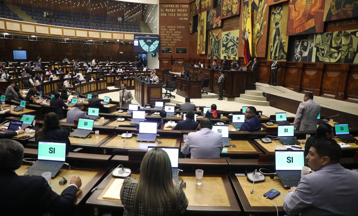 Asamblea Nacional aprueba resolución para transformar la salud pública en Ecuador