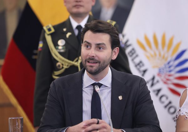 Asamblea Nacional procesa la desvinculación de 40 funcionarios con lazos familiares, indica Niels Olsen