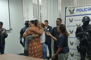 Así fue el rescate de dos personas que estaban secuestradas en el sector Valdramina, de Quevedo, provincia de Los Ríos. (PN)