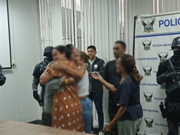 Así fue el rescate de dos personas que estaban secuestradas en el sector Valdramina, de Quevedo, provincia de Los Ríos. (PN)