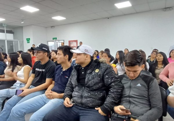 Aspirantes rinden pruebas para ingresar a las tres carreras ofertadas por la nueva universidad pública de Santo Domingo de los Tsáchilas