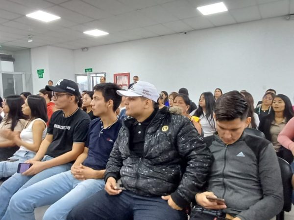 Aspirantes rinden pruebas para ingresar a las tres carreras ofertadas por la nueva universidad pública de Santo Domingo de los Tsáchilas