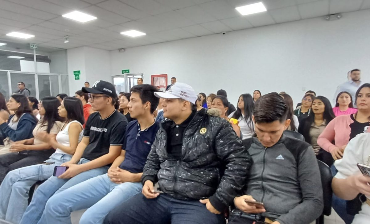 Aspirantes rinden pruebas para ingresar a las tres carreras ofertadas por la nueva universidad pública de Santo Domingo de los Tsáchilas
