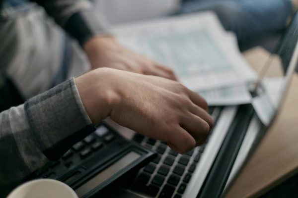 Atención SRI actualiza reglas para anular facturas electrónicas
