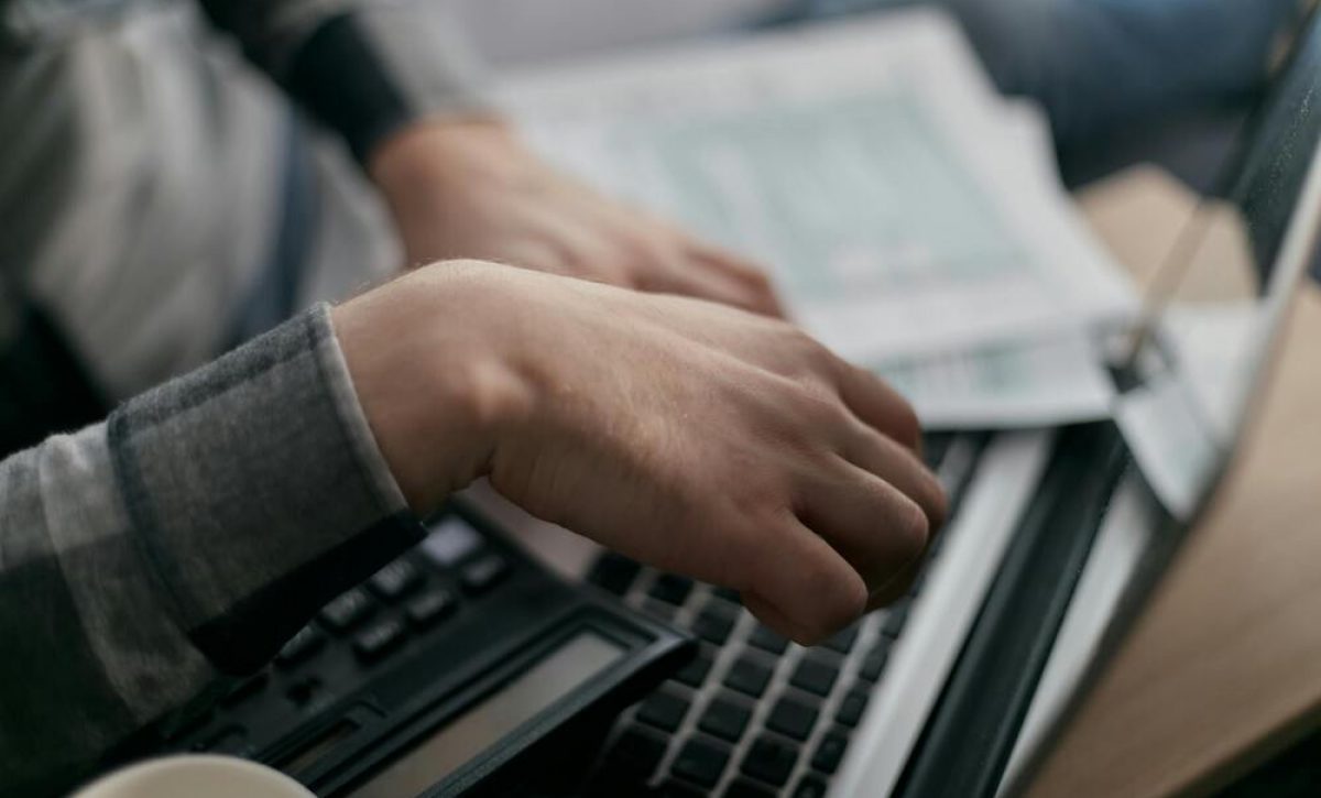 Atención SRI actualiza reglas para anular facturas electrónicas