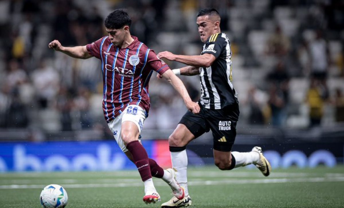 Atlético Mineiro con Alan Franco remonta y derrota 2-1 a Godoy Cruz en Belo Horizonte